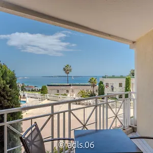Apartment Un Studio De Charme Vue Mer & Piscine D'Exception, Cannes